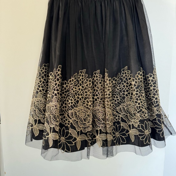 Black & Gold Floral Tulle Cocktail Dress - Picture 3 of 8